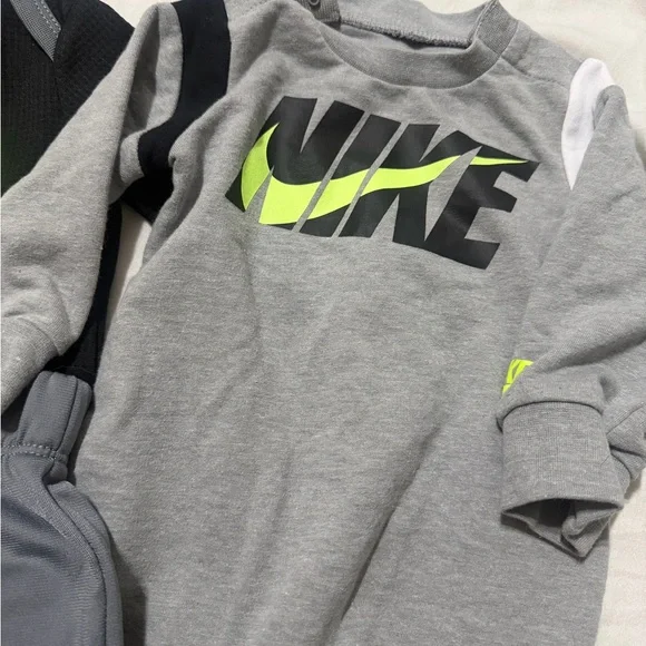 Nike Kids Neon Legend 3 Piece Set - Black and Gray 6m - Picture 3 of 5